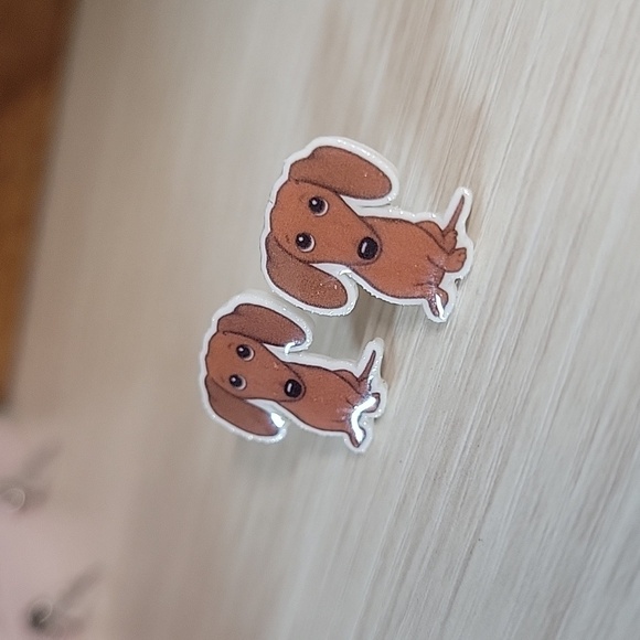 DOXIE CARTOON STUD EARRINGS - Picture 5 of 6